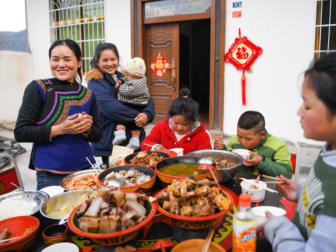 我在现场·照片背后的故事｜2024镜头中的那些故事(图1)