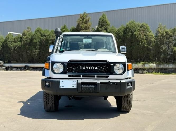 2024款丰田酷路泽LC76 港口现车报价70余万谈(图1)