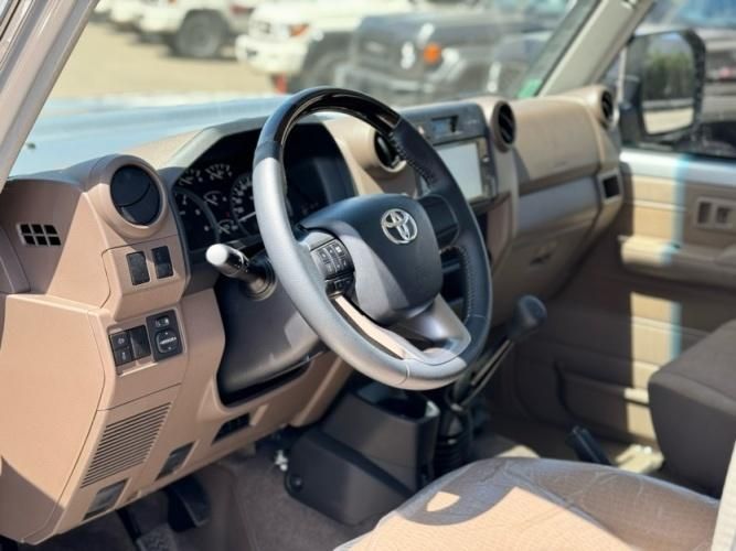 2024款丰田酷路泽LC76 港口现车报价70余万谈(图3)