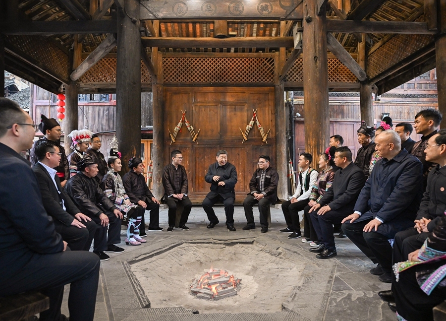 学习进行时丨习近平总书记的“板凳座谈会”(图1)