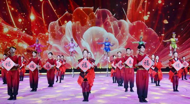 “蛇舞山河万象新”——2025年中国杂技大联欢在周口野生动物世界成功录制(图5)