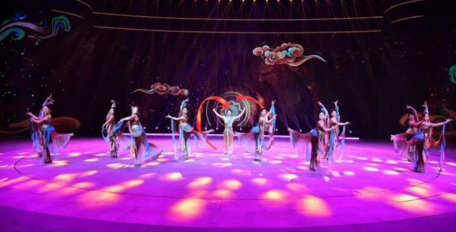 “蛇舞山河万象新”——2025年中国杂技大联欢在周口野生动物世界成功录制(图4)