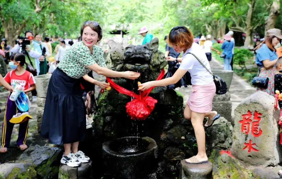 洗龙水、千架无人机缤纷秀……端午秀英快乐出“粽”(图7)