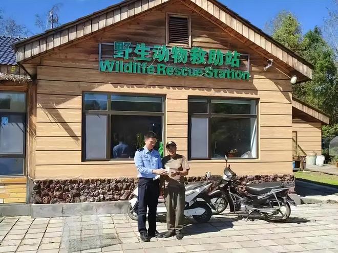 接力救助24天！青海民警开车960公里紧急送医国内仅2000来只(图4)