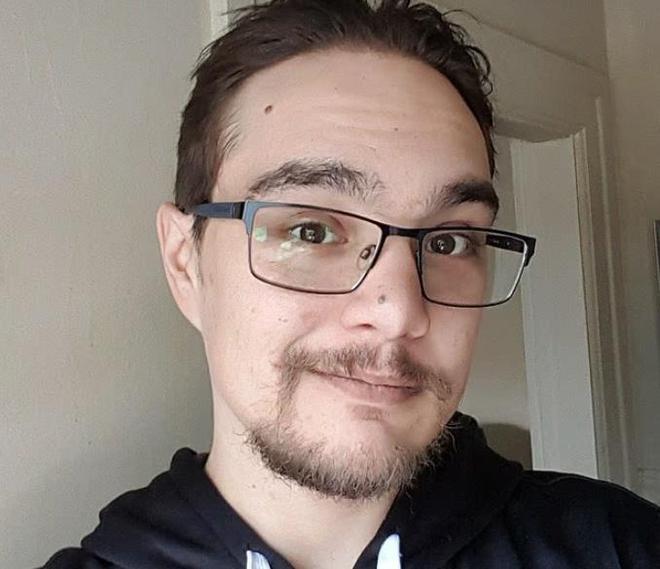 加拿大男子无视警告靠近北极熊只为拍照最终被2头熊围攻致死(图1)