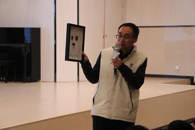 大雁塔小学教育集团•德育篇】探索昆虫世界 点燃科学梦想——陕西人民教育出版社携青年科学家走进雁塔三小(图2)