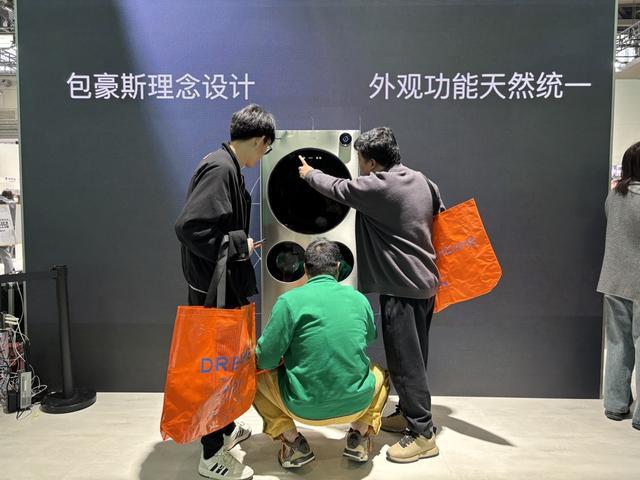 家电新物种“有手有脚有大脑”！AWE2026：把一头大象放进冰箱(图4)