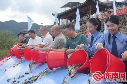 浦城：增殖放流护碧水共绘生态新画卷(图1)