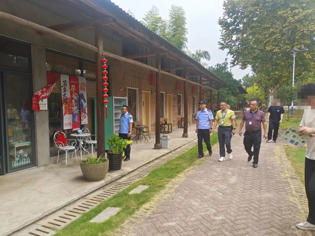 贵溪公安联合多部门开展节前保护野生动物执法宣传活动(图1)