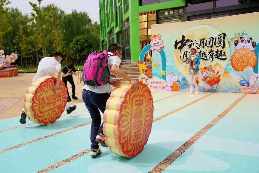 济野中秋动物团圆！济南野生动物世界中秋丰容欢乐上线(图4)